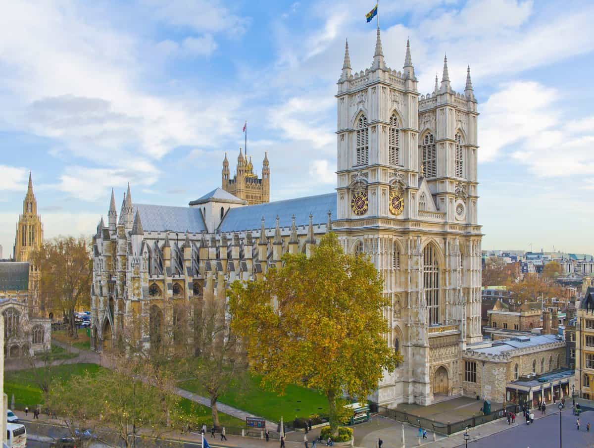 https://talestavern.com/wp-content/uploads/2023/06/Westminter-Abbey.jpg